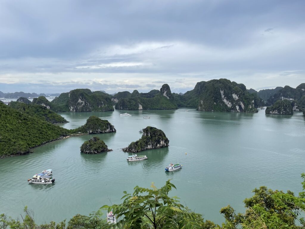 ハロン湾のパノラマビュー